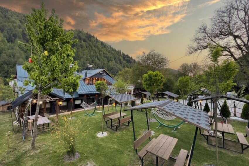 Abant Zümrüt Dağ Evi