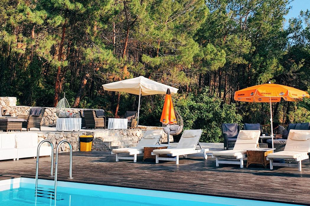 Rocas Roja Beach Hotel