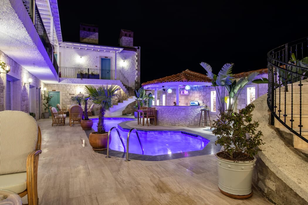 Avlu Alaçatı Butik Otel
