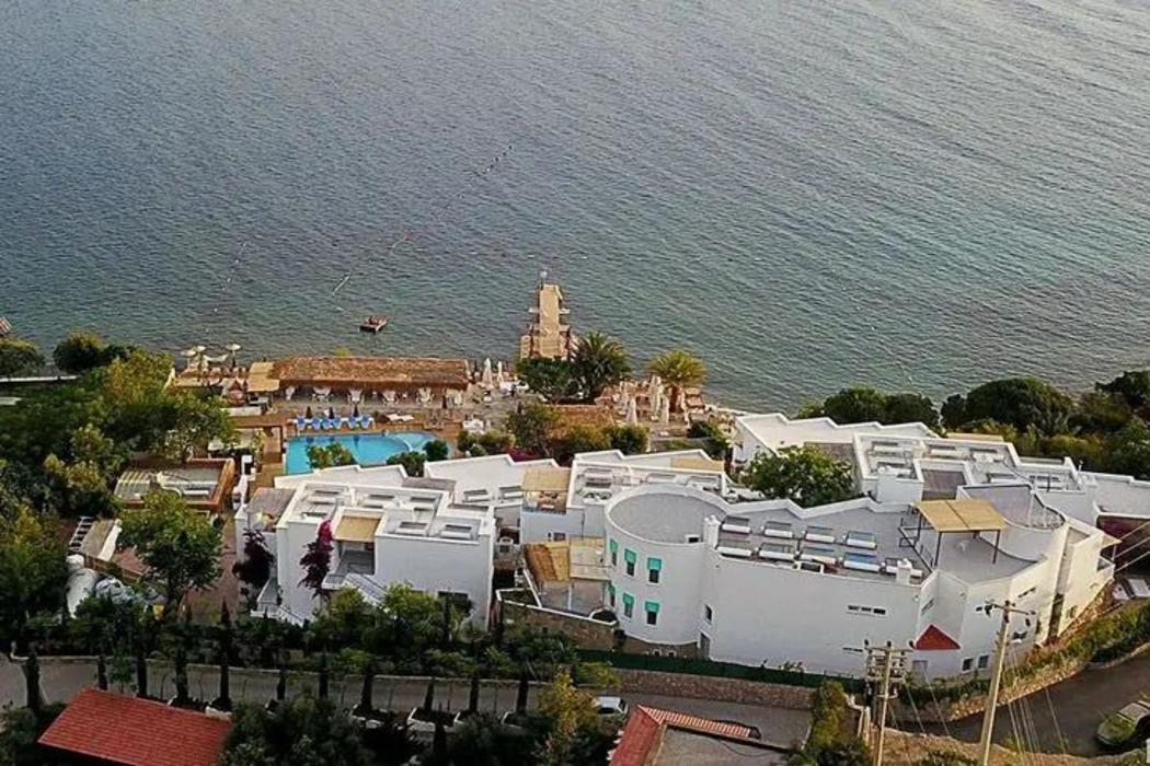 Moon Beach Hotel
