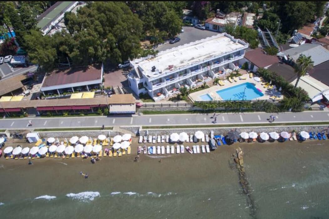 Side Beach Club