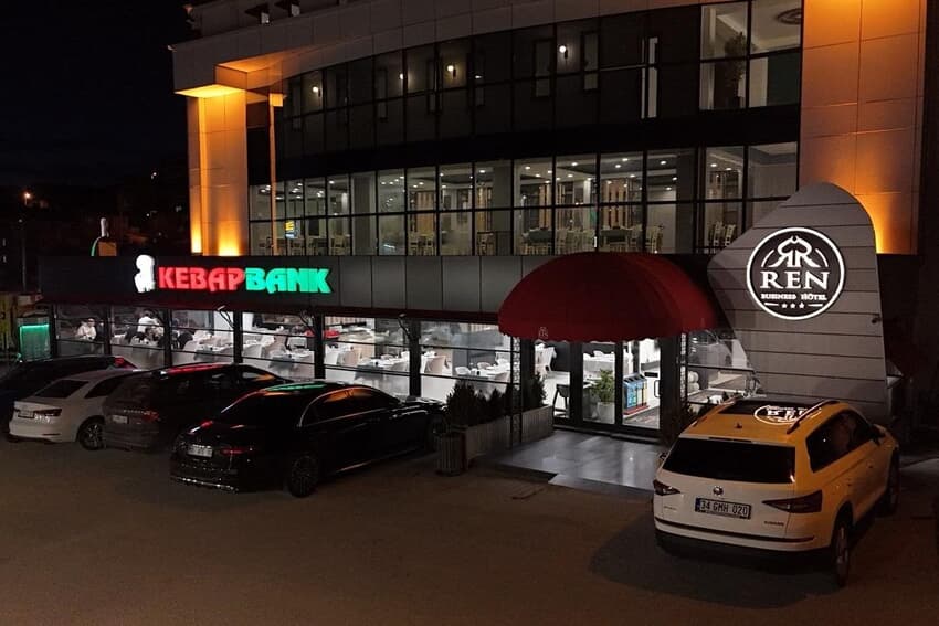 Ren Business Hotel
