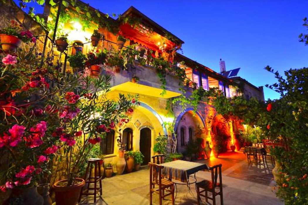 Pacha Cave House