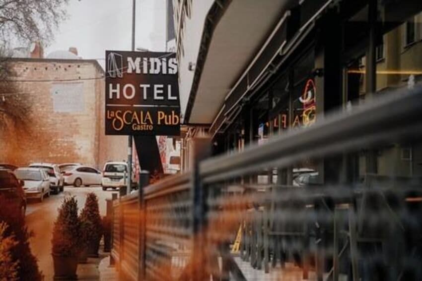 Midis Otel