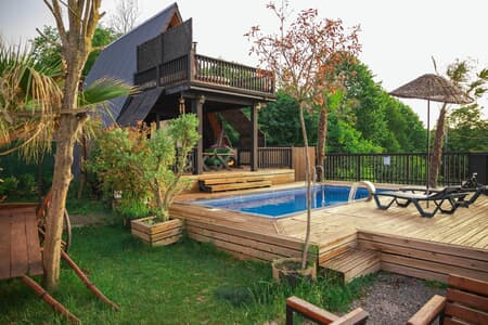 Hill House Bungalov