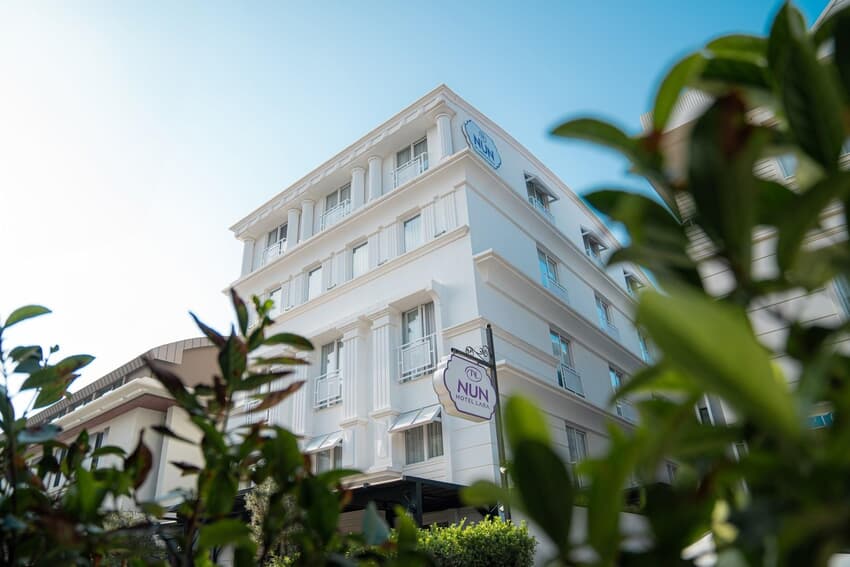 Nun Hotel Lara