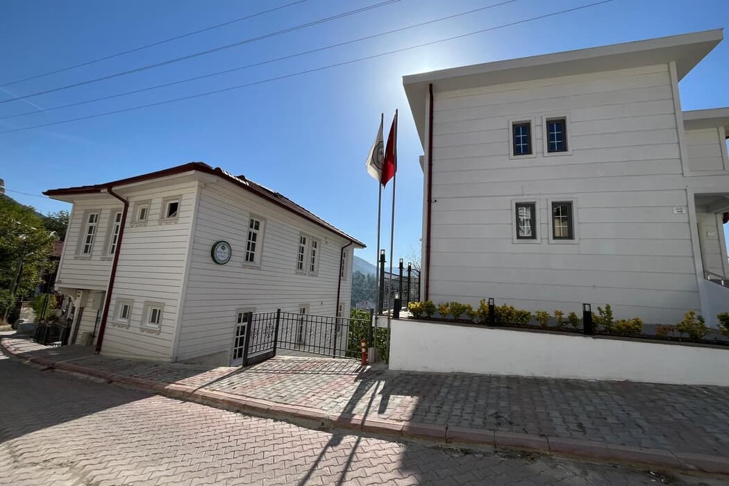 Demiröz Konak Otel