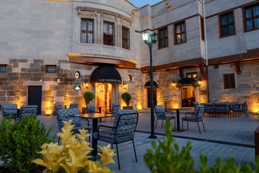 Four Mansions Hotel