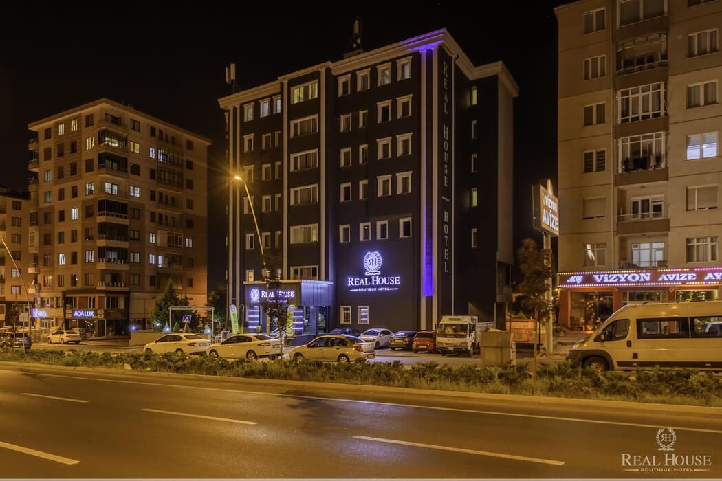 Real House Hotel