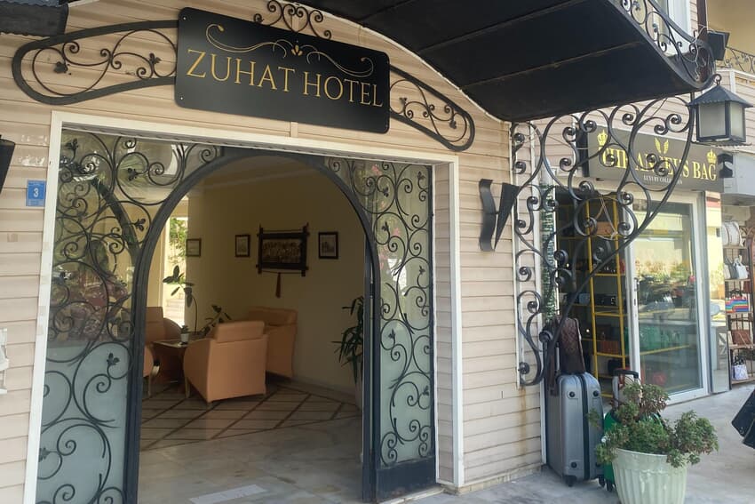 Zuhat Hotel