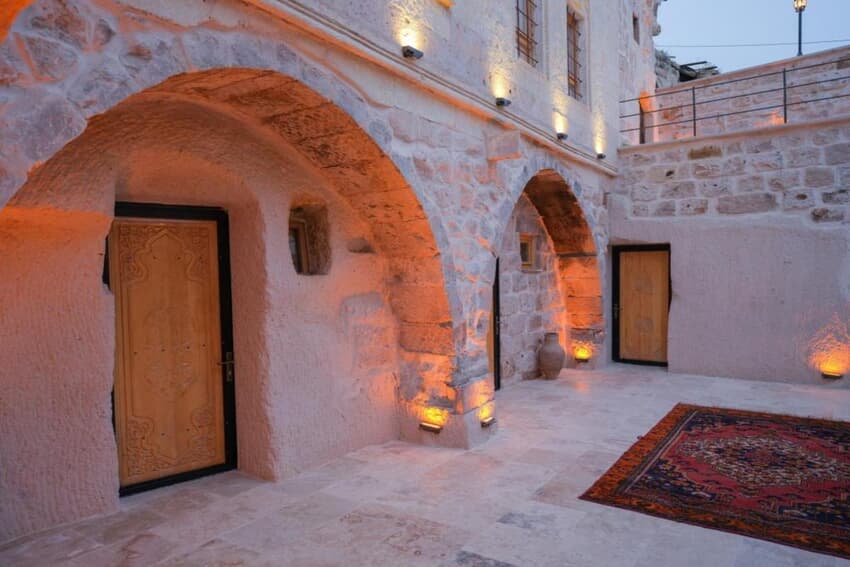 Memories Cave House Adults Only +12