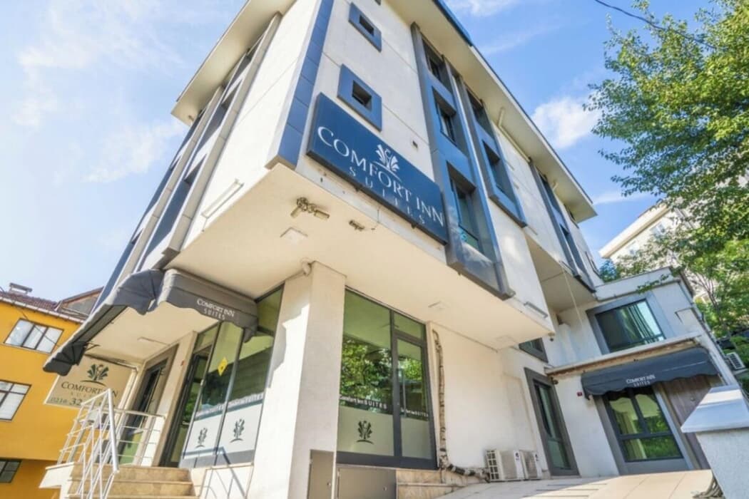 216 Comfort Inn Suites