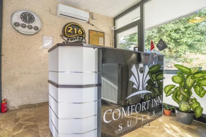 216 Comfort Inn Suites