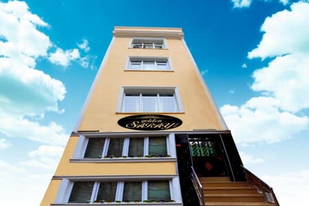 Golden Saray Apart