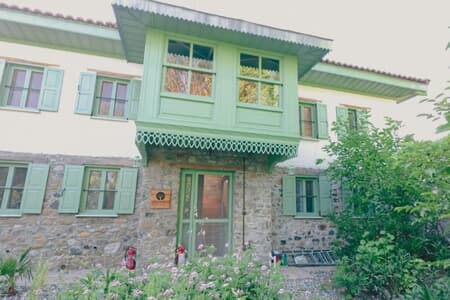 Menekşe Evi