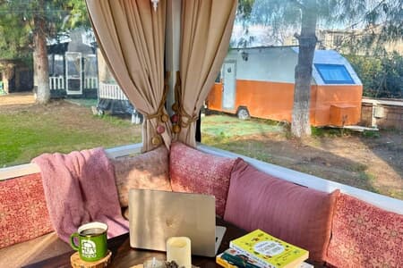 Mona Glamping Caravan Suites
