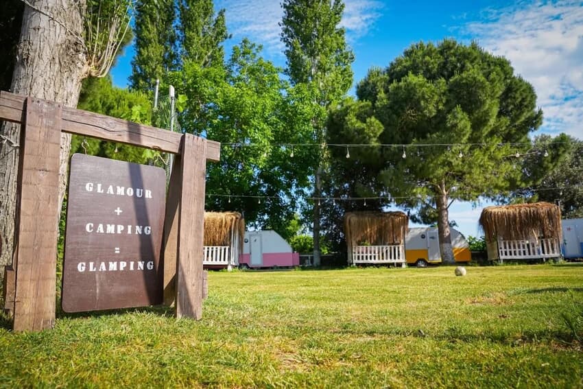 Mona Glamping Caravan Suites