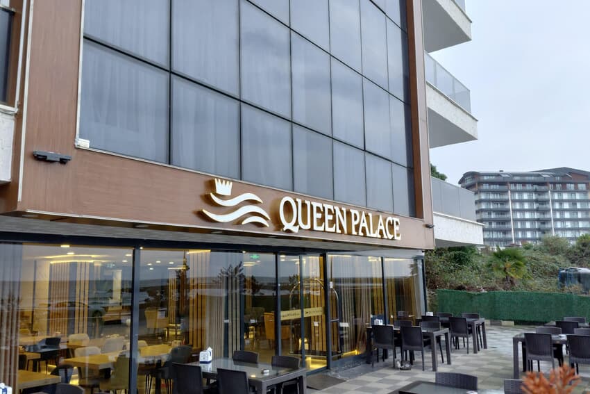 Queen Palace Hotel