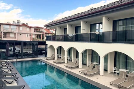 Moon Side (+16 Adults Only)