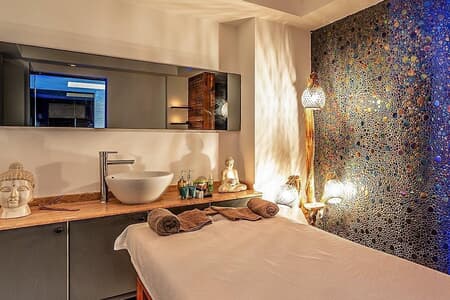 The Sign Highlight Hotel