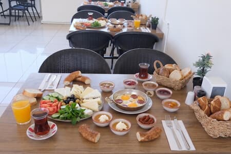 Ay Hanedan Otel