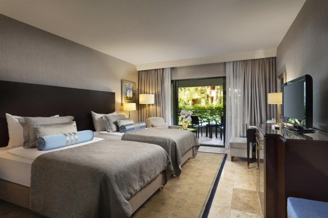 En az 3 yetişkin, En fazla 4 yetişkin veya 3 yetişkin + 1 çocuk.