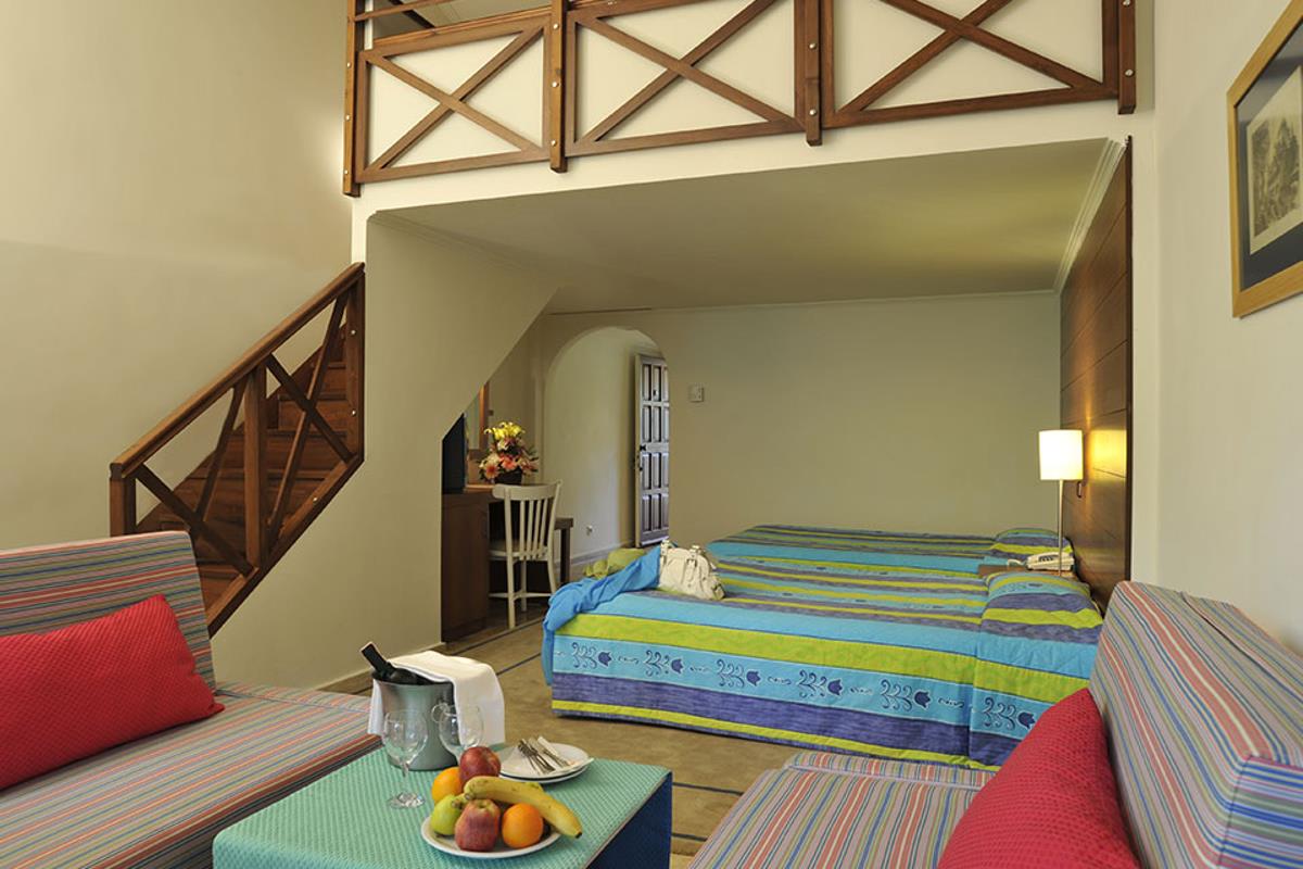 En az 3 yetişkin, En fazla 4 yetişkin veya 3 yetişkin + 1 çocuk.