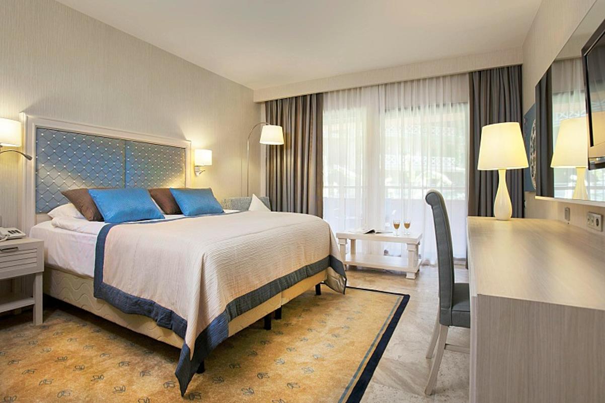 En fazla 3 yetişkin veya 2 yetişkin + 2 çocuk.