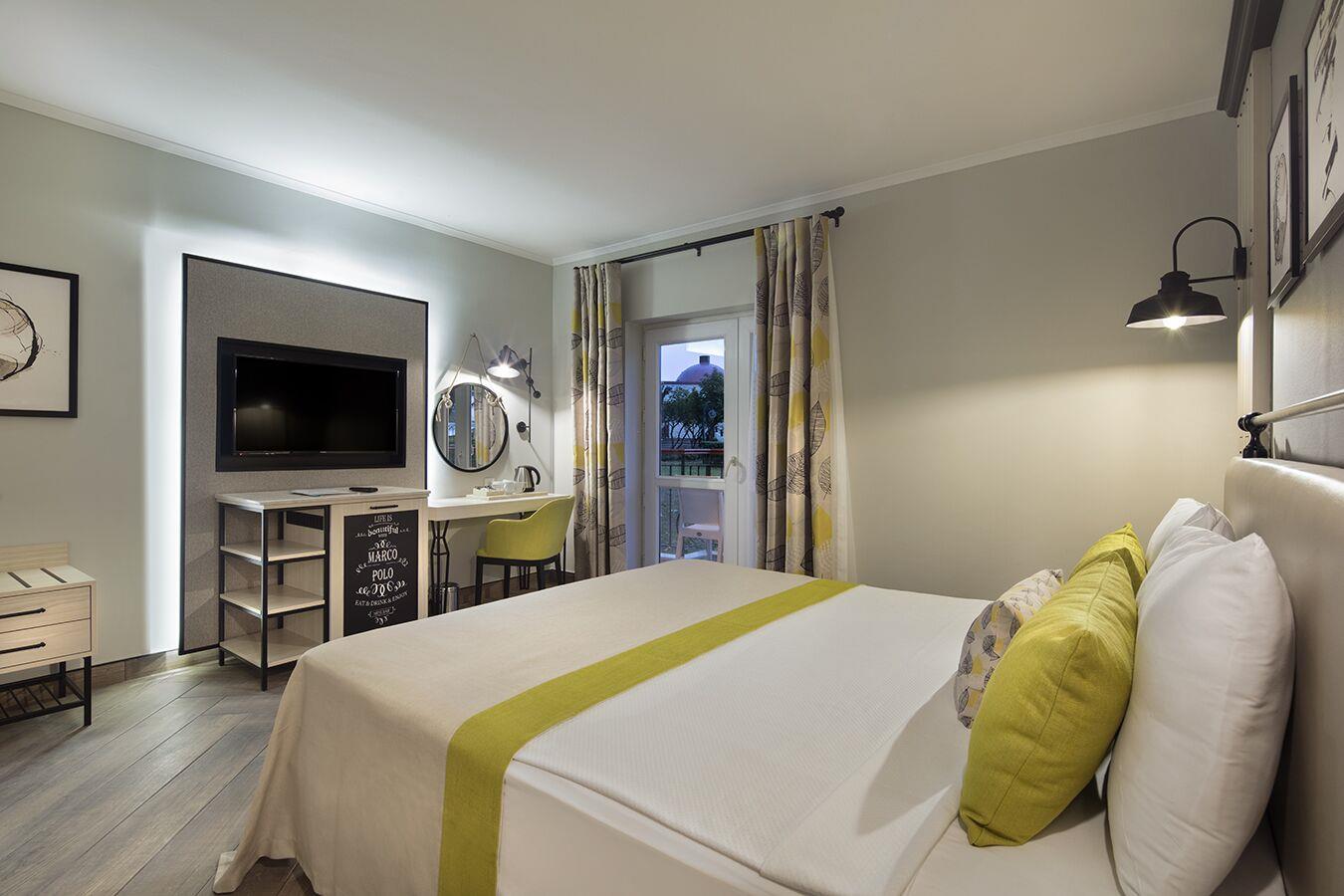 En fazla 3 yetişkin veya 2 yetişkin + 1 çocuk.