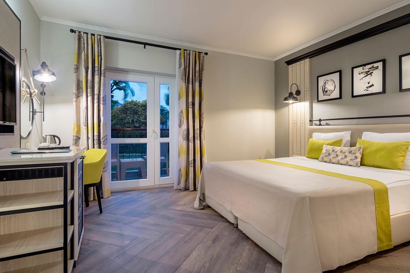 En az 2 yetişkin, En fazla 3 yetişkin + 1 çocuk veya 2 yetişkin + 2 çocuk.