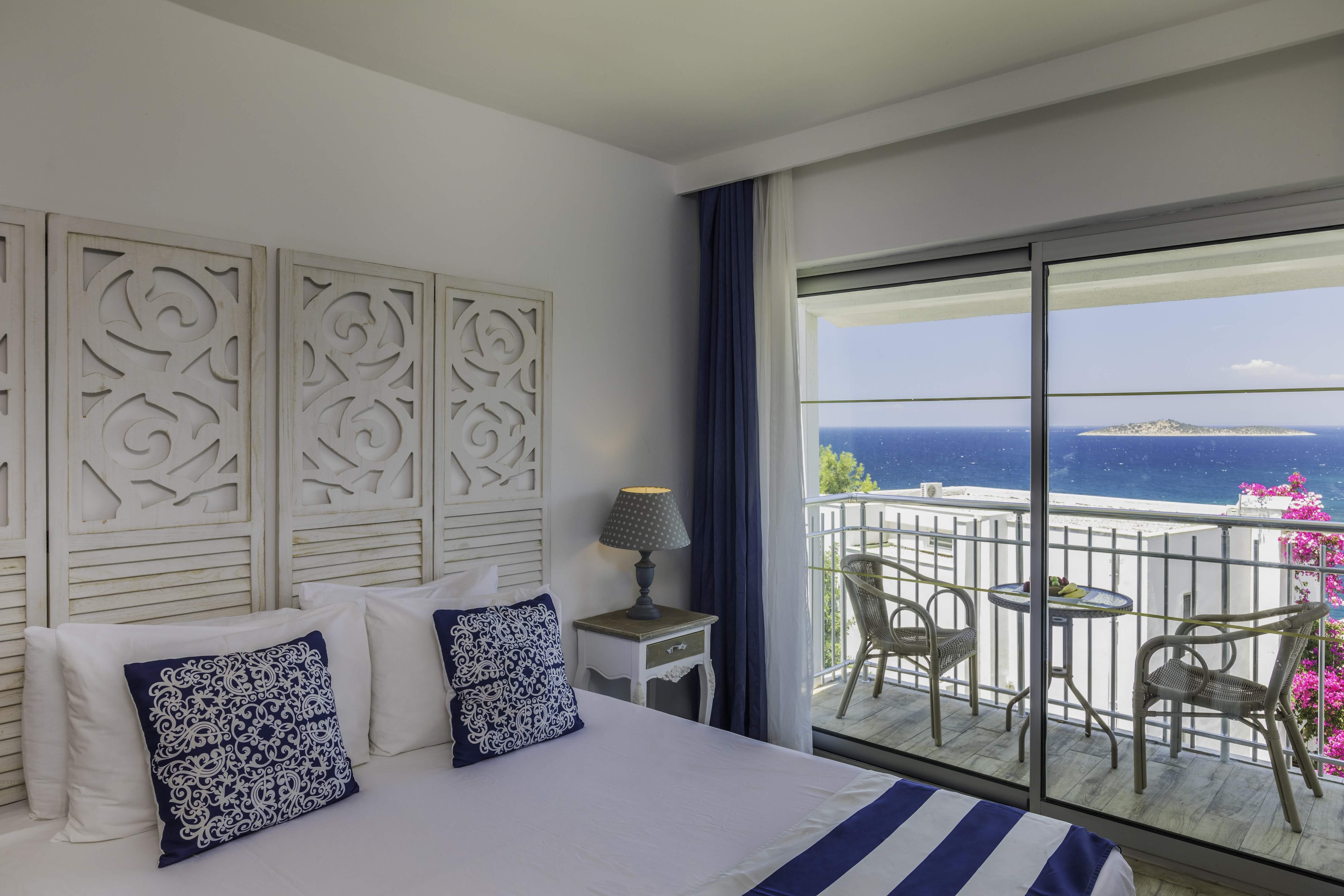 En fazla 3 yetişkin veya 2 yetişkin + 1 çocuk.