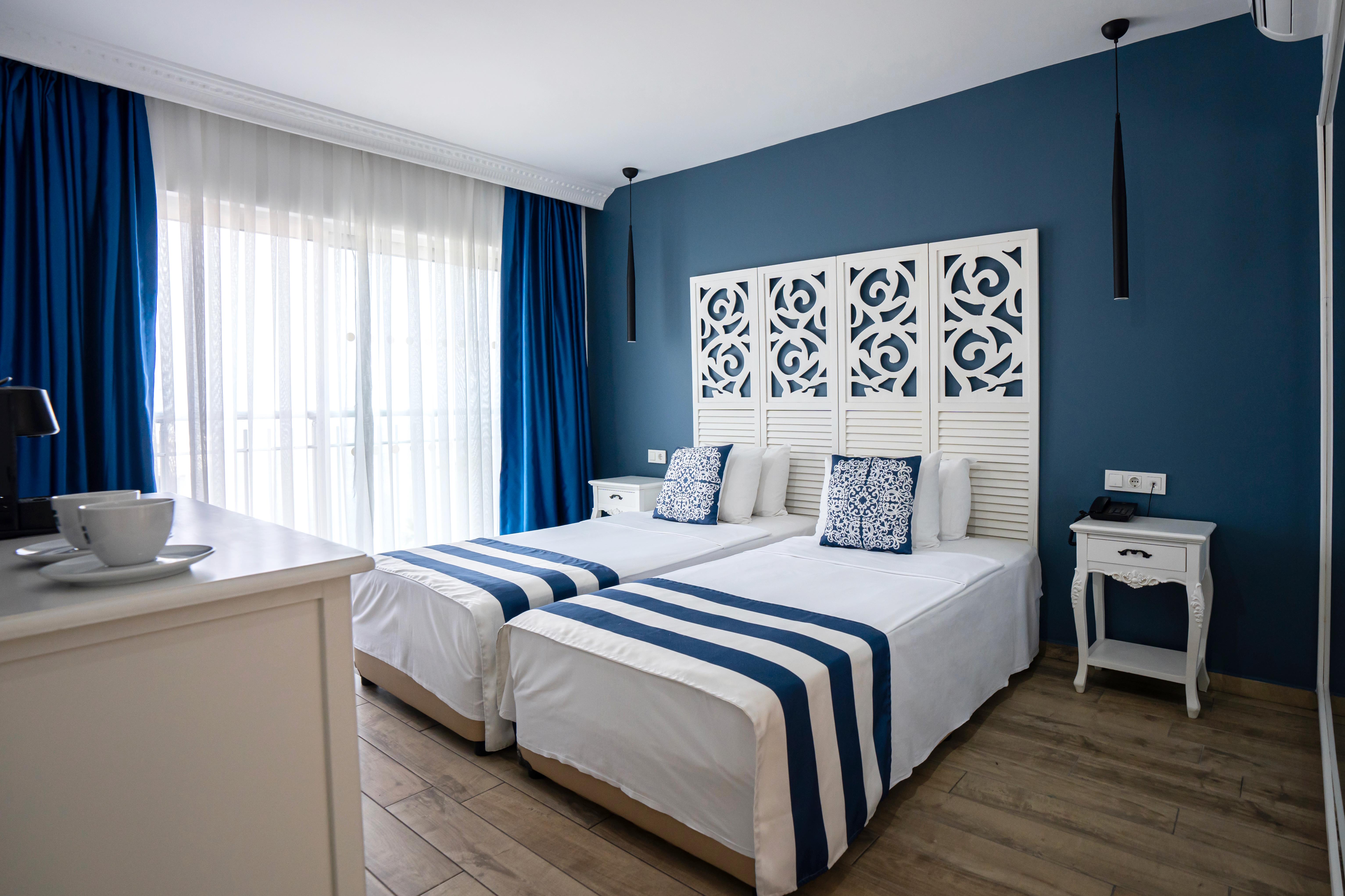 En fazla 3 yetişkin veya 2 yetişkin + 1 çocuk.