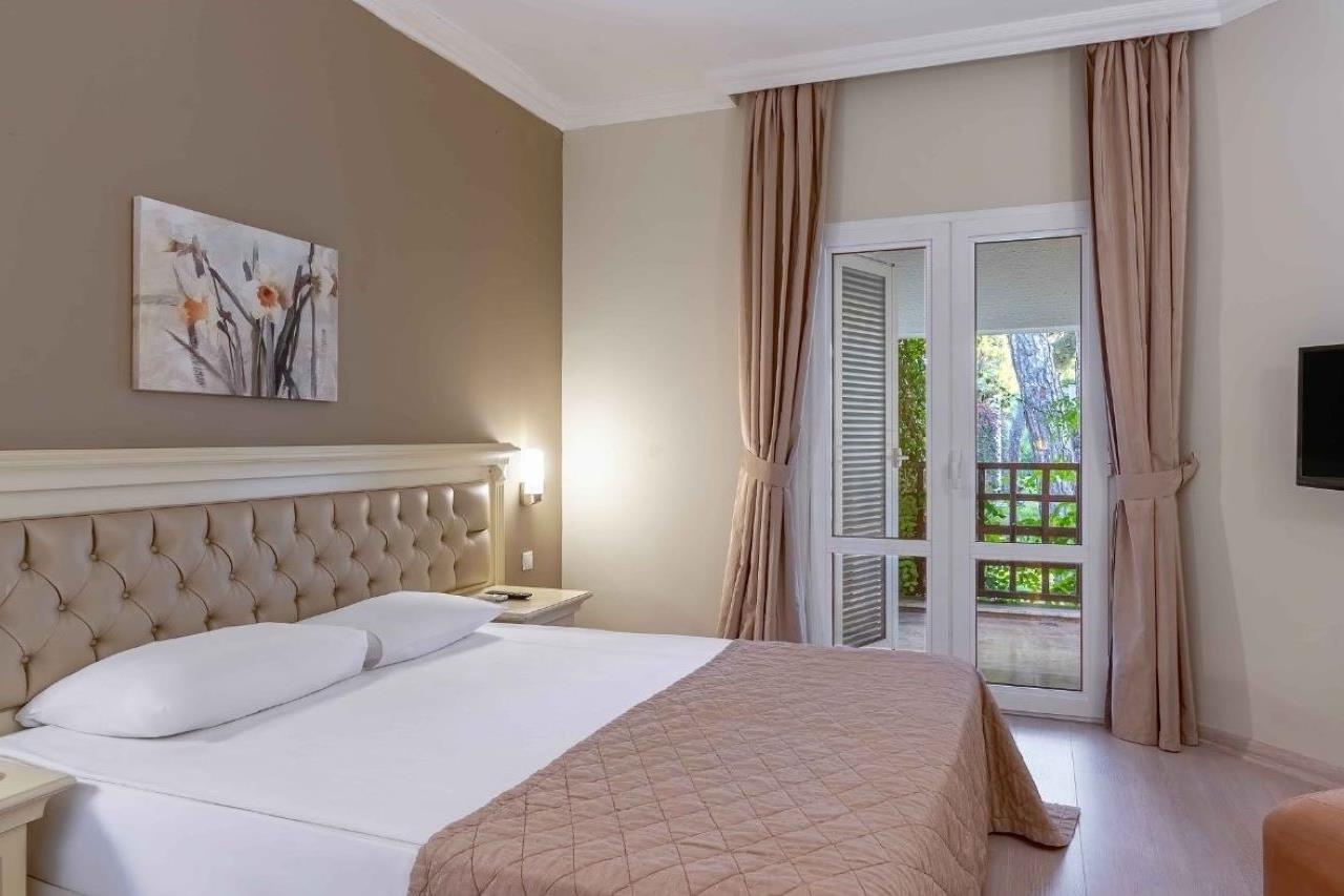 En az 2 yetişkin, En fazla 3 yetişkin + 1 çocuk veya 2 yetişkin + 2 çocuk.