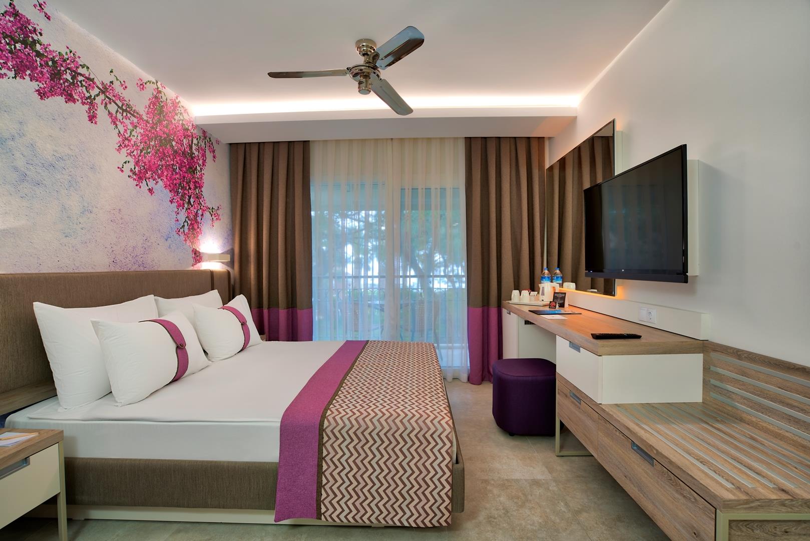 En fazla 3 yetişkin + 1 çocuk veya 2 yetişkin + 2 çocuk.