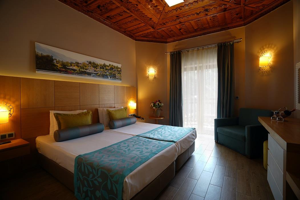 En fazla 3 yetişkin veya 2 yetişkin + 2 çocuk.