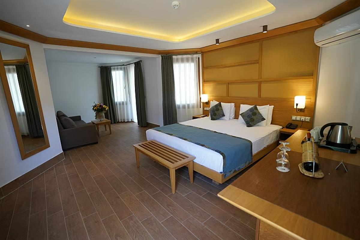 En fazla 3 yetişkin veya 2 yetişkin + 2 çocuk.