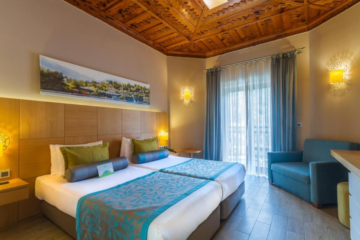 En fazla 3 yetişkin veya 2 yetişkin + 2 çocuk.