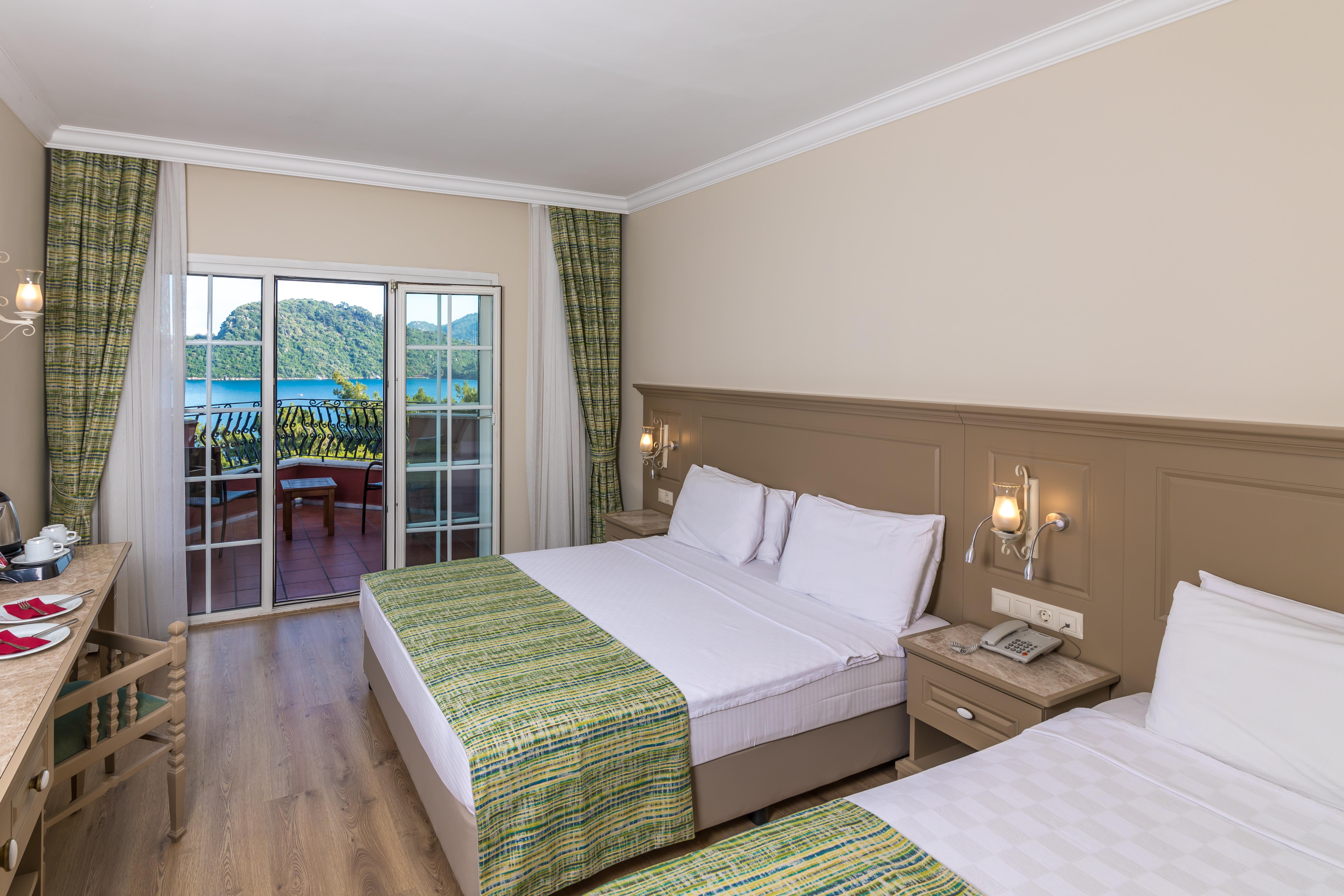 En fazla 3 yetişkin veya 2 yetişkin + 1 çocuk.