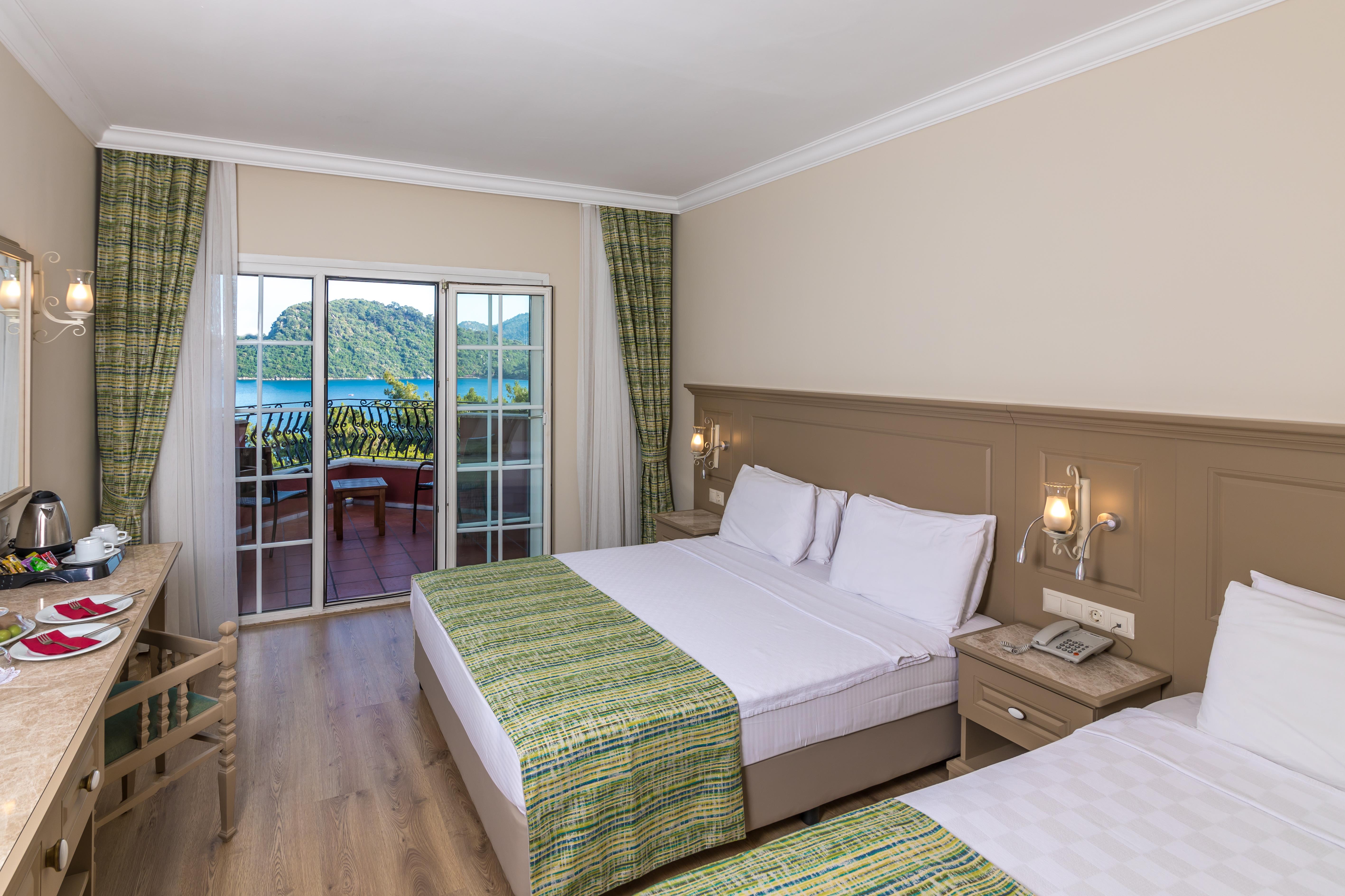 En fazla 3 yetişkin veya 2 yetişkin + 1 çocuk.