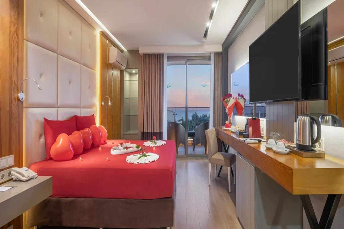 En fazla 2 yetişkin + 1 çocuk veya 1 yetişkin + 1 çocuk.