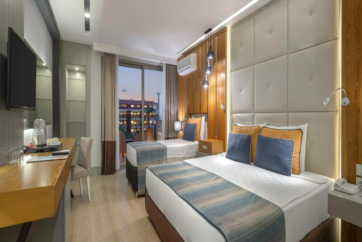 En fazla 3 yetişkin + 1 çocuk veya 2 yetişkin + 2 çocuk.