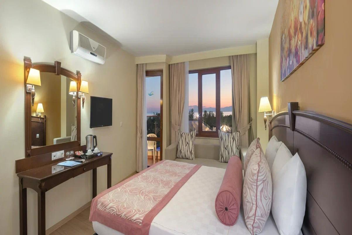 En az 2 yetişkin, En fazla 2 yetişkin + 2 çocuk.