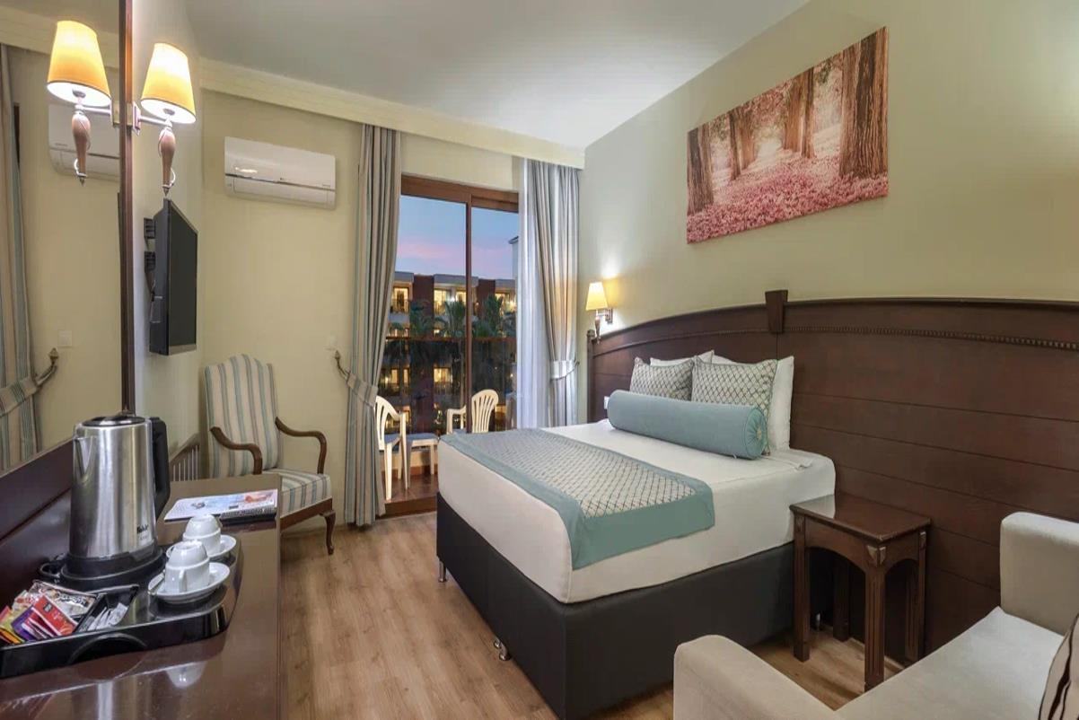 En az 2 yetişkin, En fazla 2 yetişkin + 2 çocuk.