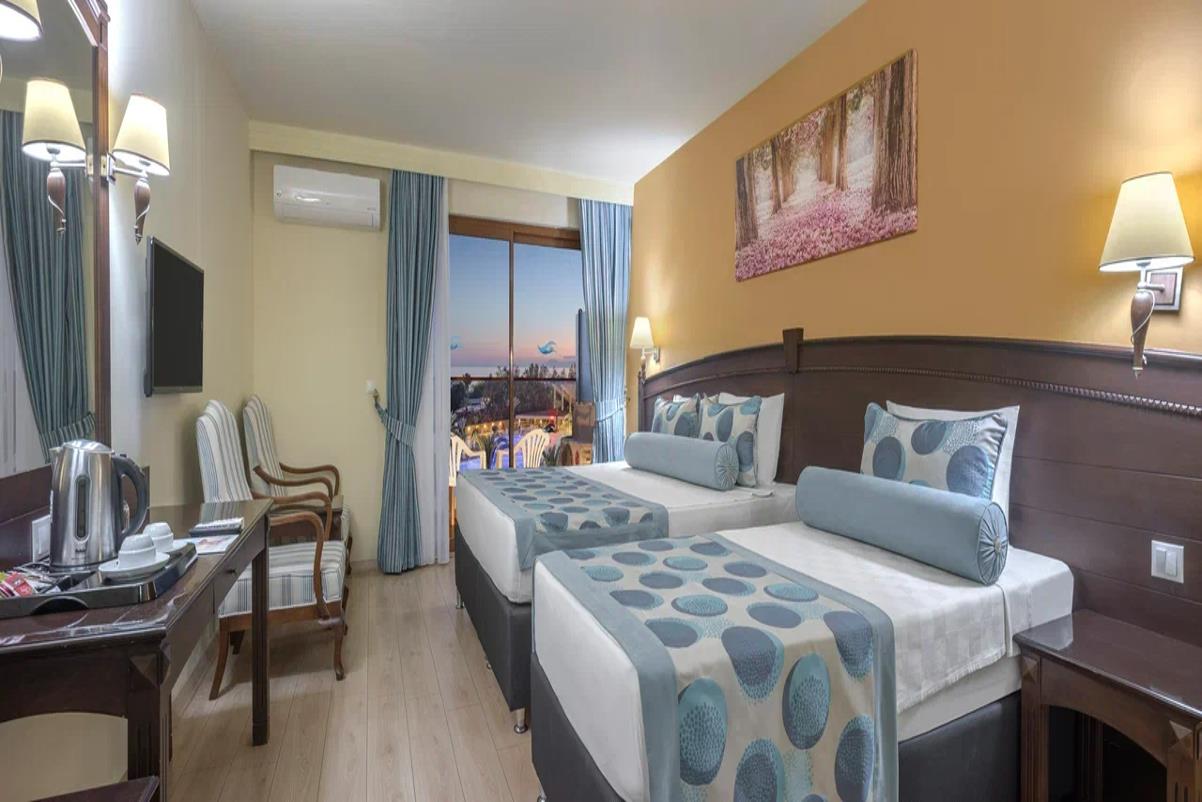 En fazla 3 yetişkin + 1 çocuk veya 2 yetişkin + 2 çocuk.