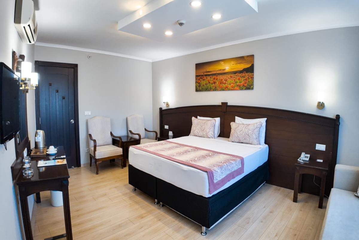 En az 3 yetişkin, En fazla 4 yetişkin + 1 çocuk veya 3 yetişkin + 2 çocuk.