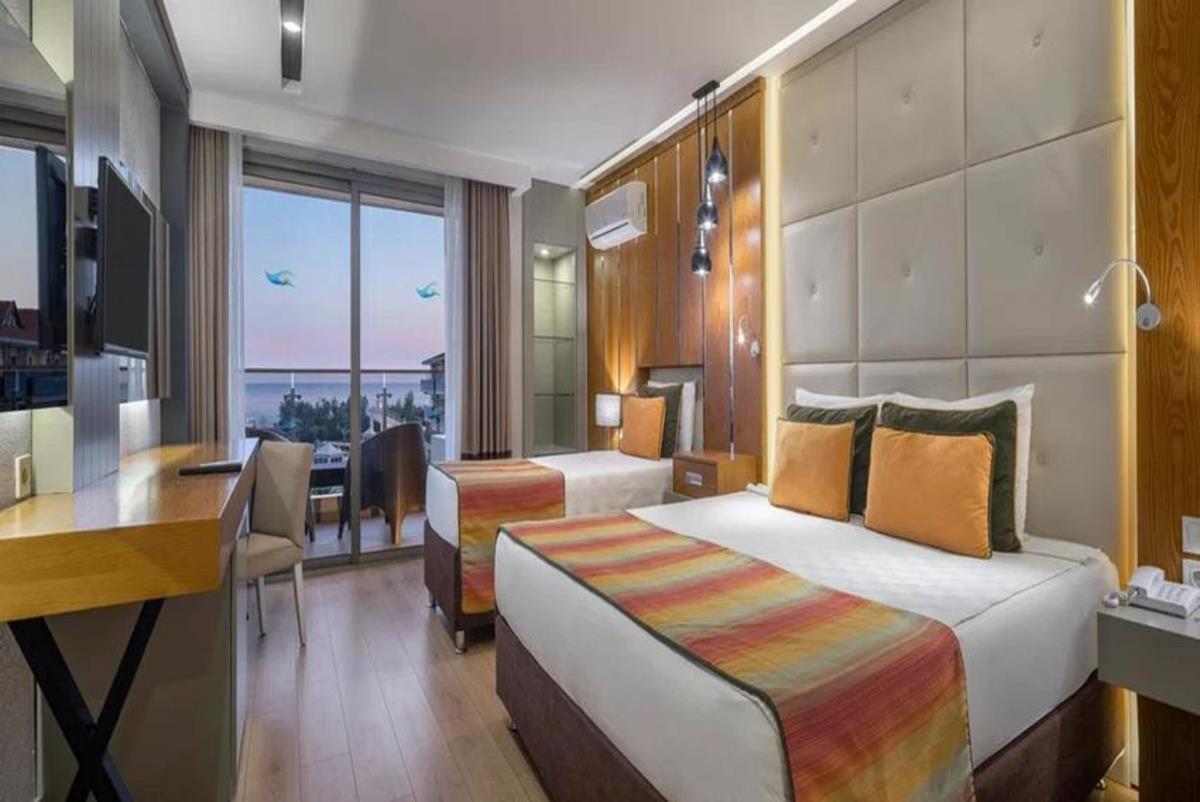 En fazla 3 yetişkin veya 2 yetişkin + 1 çocuk.