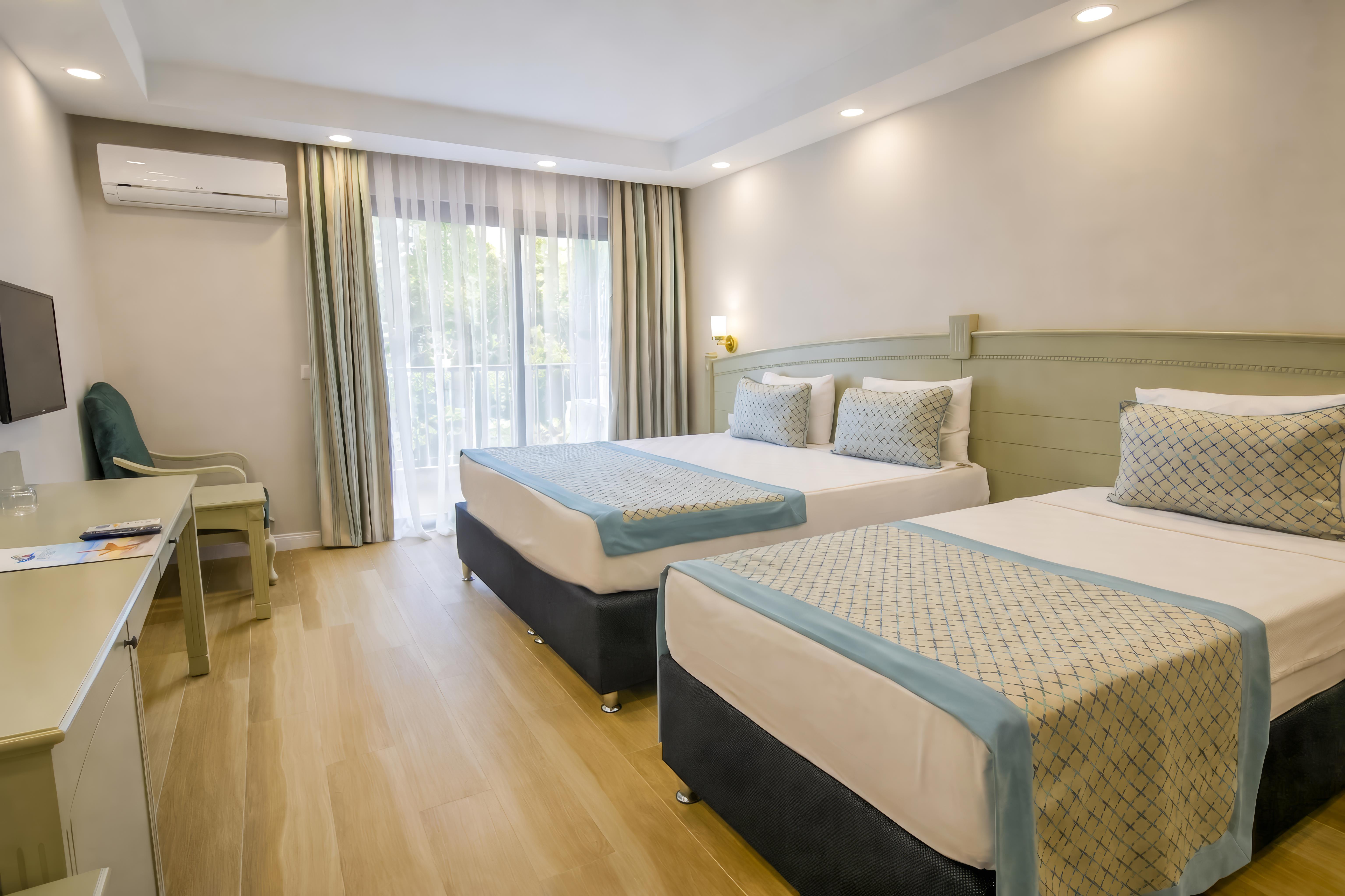 En az 2 yetişkin, En fazla 2 yetişkin + 2 çocuk.