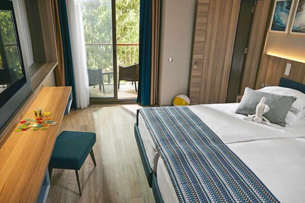 En az 2 yetişkin, En fazla 3 yetişkin + 1 çocuk veya 2 yetişkin + 2 çocuk.