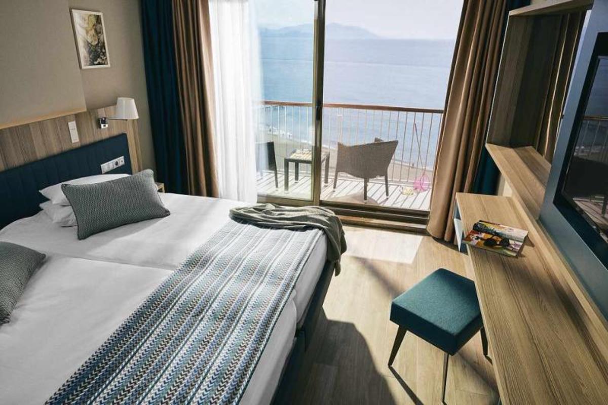 En az 3 yetişkin, En fazla 3 yetişkin + 1 çocuk.