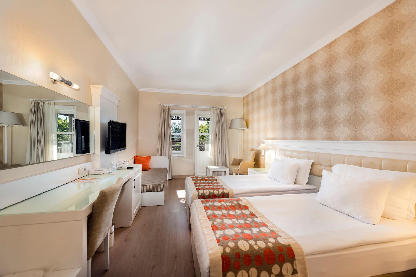 En fazla 3 yetişkin veya 2 yetişkin + 1 çocuk.